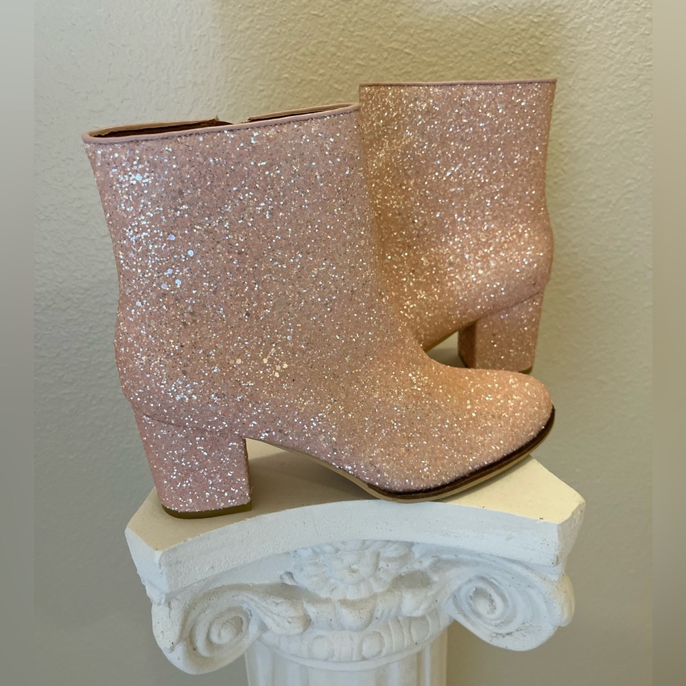Comfy and chic glitter ankle boots in 5 fun colors.